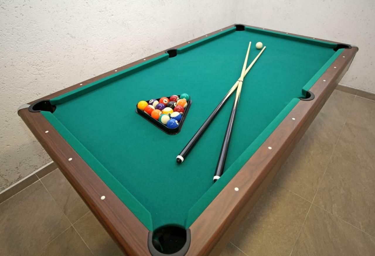 Modern Guest House Rak With Beautiful Pool 시베니크 외부 사진