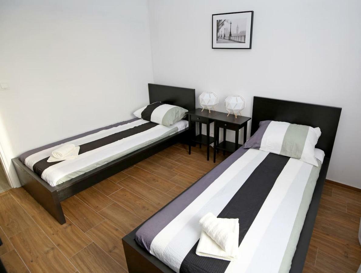 Modern Guest House Rak With Beautiful Pool 시베니크 외부 사진