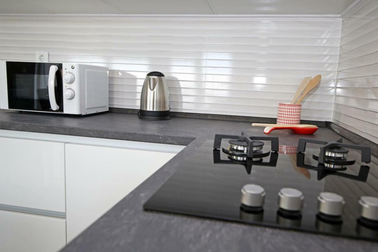 Modern Guest House Rak With Beautiful Pool 시베니크 외부 사진